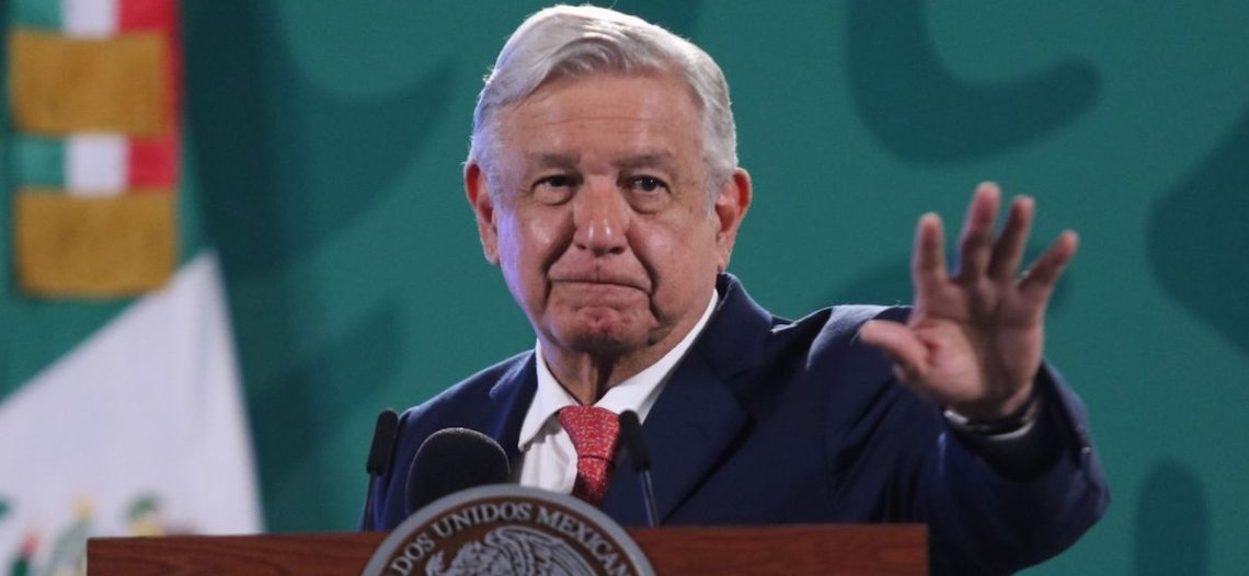 Penoso que INE obstaculice la democracia, afirma López Obrador