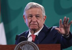 Penoso que INE obstaculice la democracia, afirma López Obrador