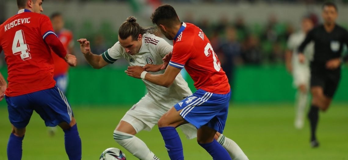 México deja escapar victoria ante Chile; debuta Marcelo Flores