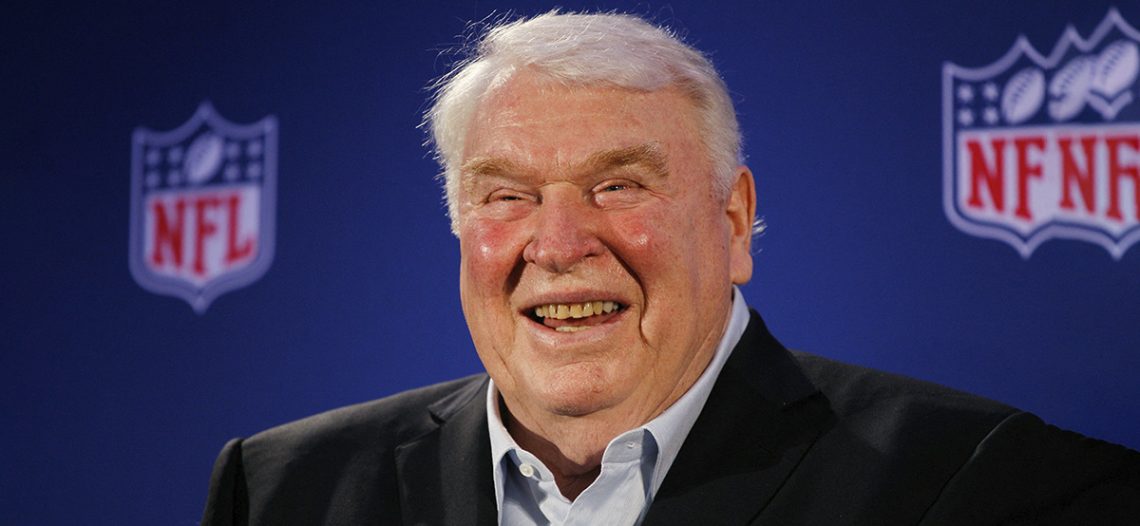 Muere John Madden, legendario entrenador de los Raiders