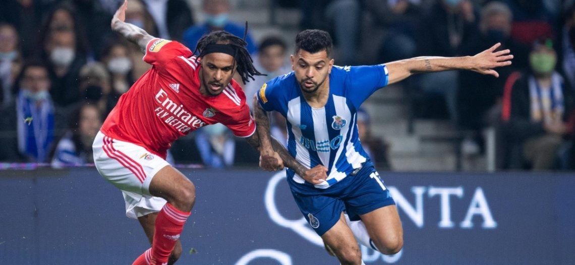 ‘Tecatito’ Corona presente en victoria del Porto
