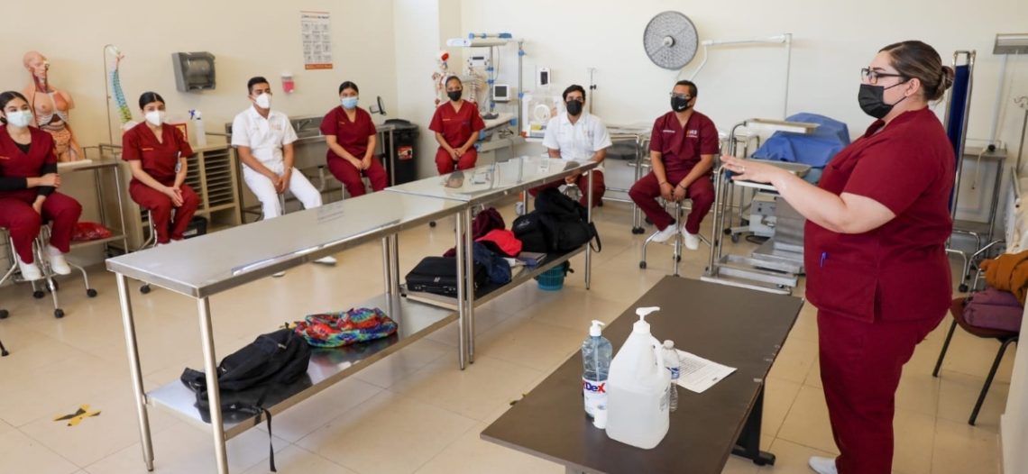 UES inicia semestre de forma presencial en laboratorios y talleres