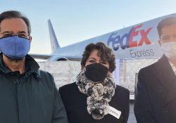 Llegan casi 3 millones de vacunas para maestras y maestros al Aeropuerto de Toluca
