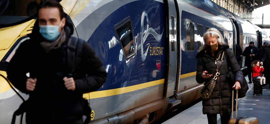 Francia marca récord diario de casos covid; reportan 465 mil positivos