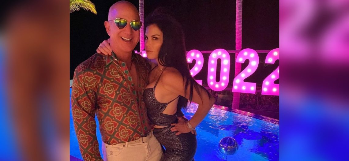Con “fiesta disco” el millonario Jeff Bezos recibió el año nuevo