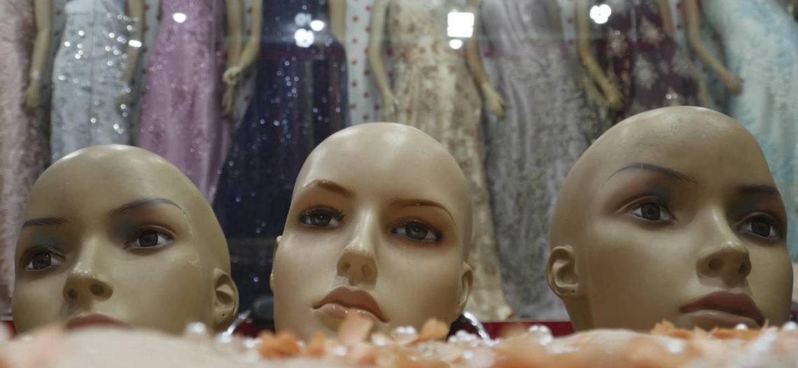 Talibán ordena cortar la cabeza a maniquíes