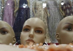Talibán ordena cortar la cabeza a maniquíes