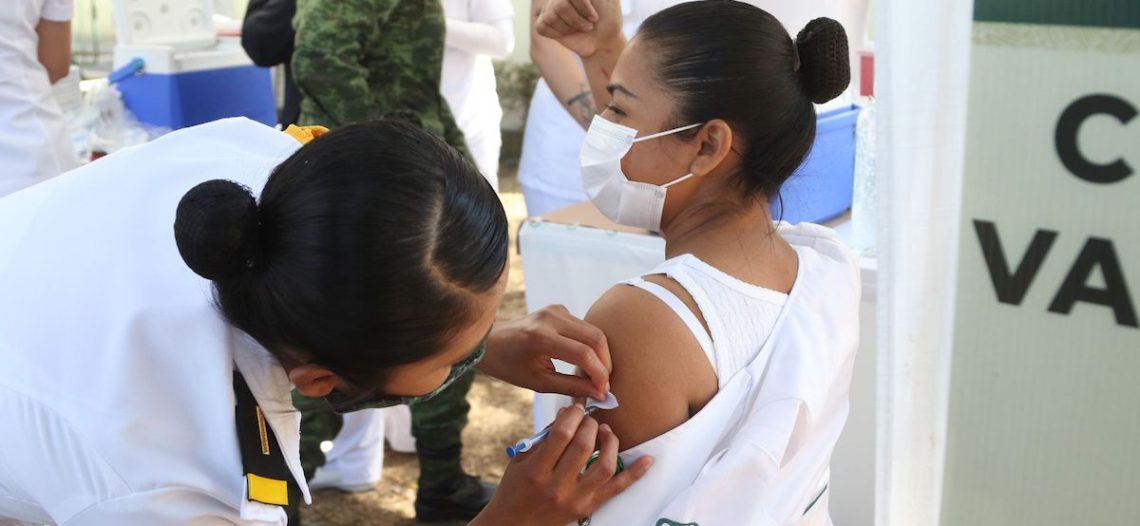 Posponen vacunación de refuerzo contra covid-19 para maestros