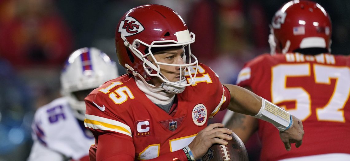 Chiefs y Mahomes superan a los Bills en duelo de infarto