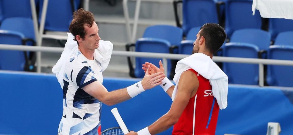 Andy Murray cree que Djokovic debe responder algunas preguntas