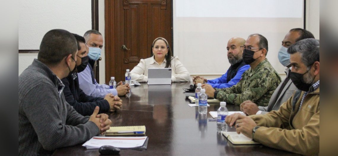 Se reúne alcaldesa Karla Córdova González con autoridades de seguridad Pública.