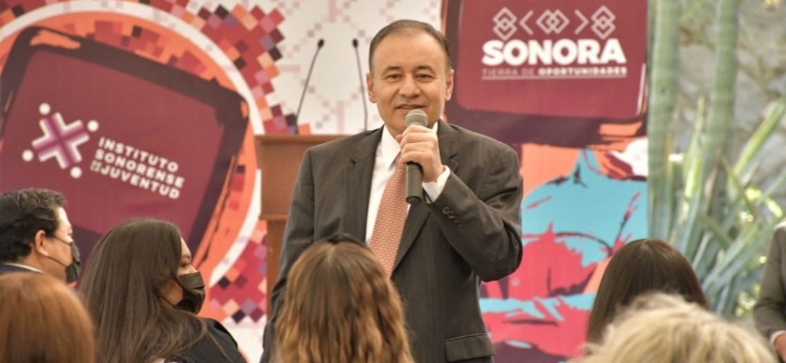 Entrega gobernador Alfonso Durazo Premio Sonorense de la Juventud