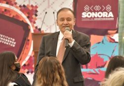 Entrega gobernador Alfonso Durazo Premio Sonorense de la Juventud