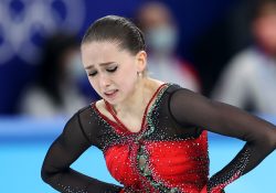 Kamila Valieva terminó llorando; le reprochan
