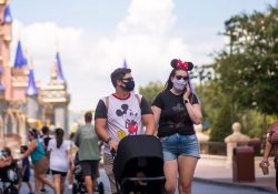 Disneyland California dejará de exigir cubrebocas a vacunados covid