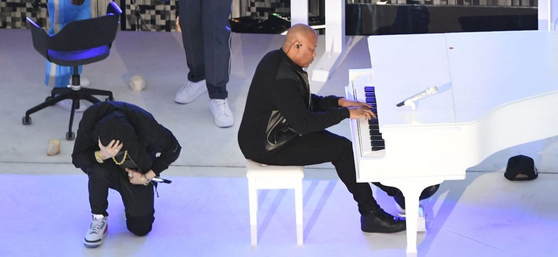 NFL niega que prohibiera a Eminem arrodillarse