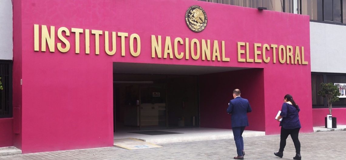 Hacienda niega dinero a INE para revocación de mandato