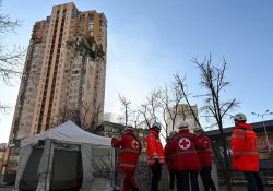 Un misil impacta en edificio residencial en Kiev