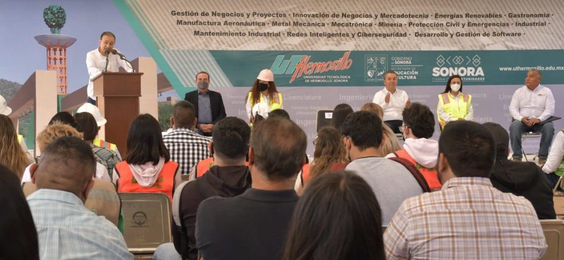 Habrá más becas y educación gratuita para estudiantes universitarios
