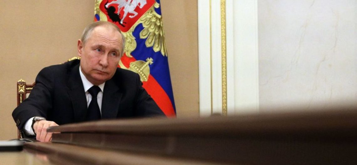 Putin está considerando usar armas químicas y biológicas, afirma Biden
