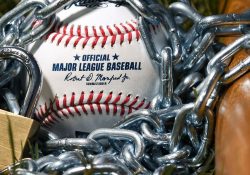 MLB pospone inicio de temporada; no hay acuerdo con jugadores