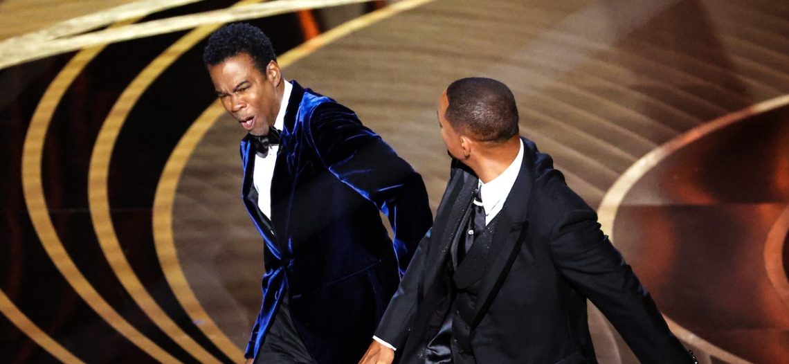 Will Smith golpea a Chris Rock en pleno escenario de los Oscar