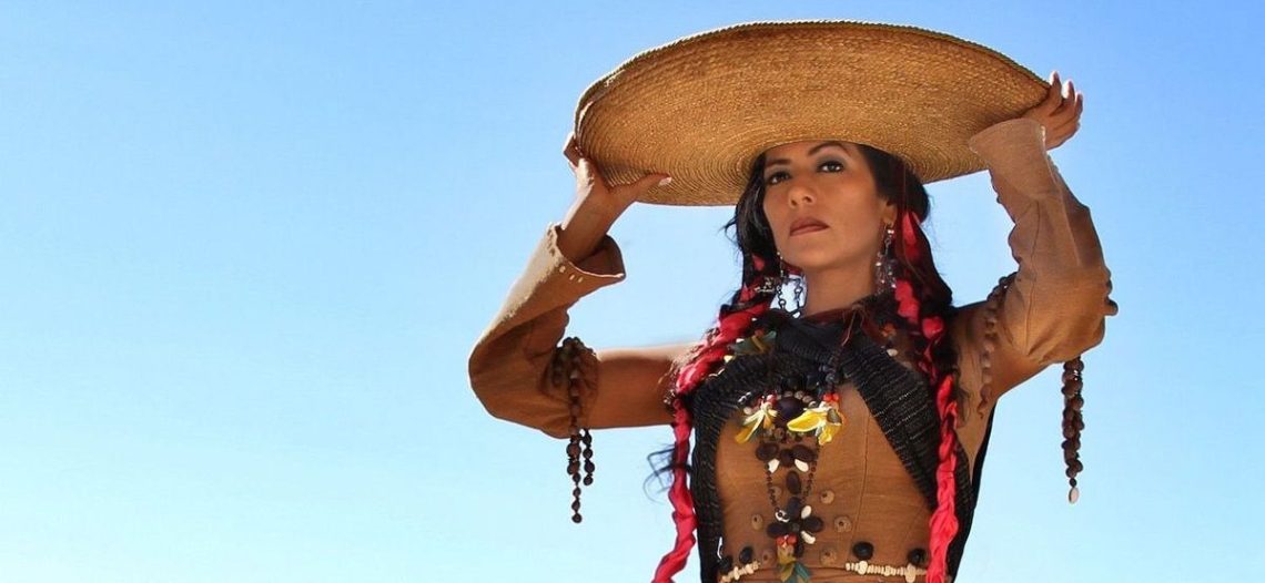 Lila Downs recibe reconocimiento como mujer ejemplo e inspiración