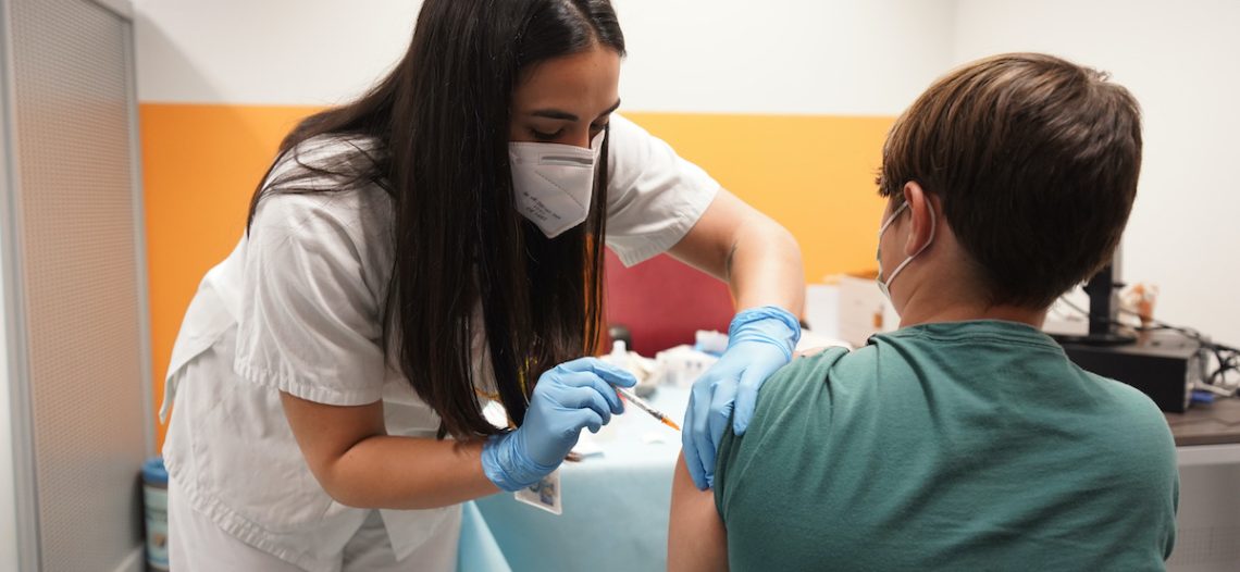 Niñas y niños de 12 años ya serán vacunados contra covid-19