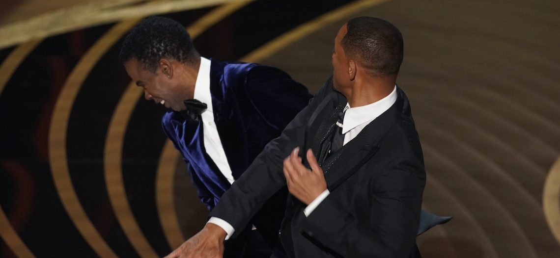 Popularidad de Will Smith baja tras cachetada, mientras que la de Chris Rock sube