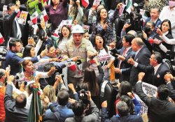 Oposición sepulta reforma eléctrica; discutirán hoy iniciativa sobre litio
