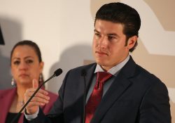 Culpa Samuel García al covid-19 por desaparición de mujeres en NL