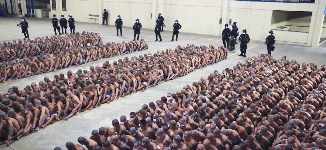 Bukele se pone intenso con los pandilleros: ‘cárcel o muerte’