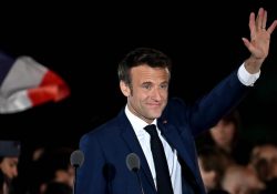 Emmanuel Macron se queda en el elíseo; arrasa en las urnas