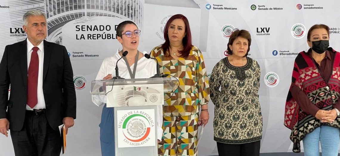 Mexicana libra cárcel y latigazos en Qatar; proceso penal
