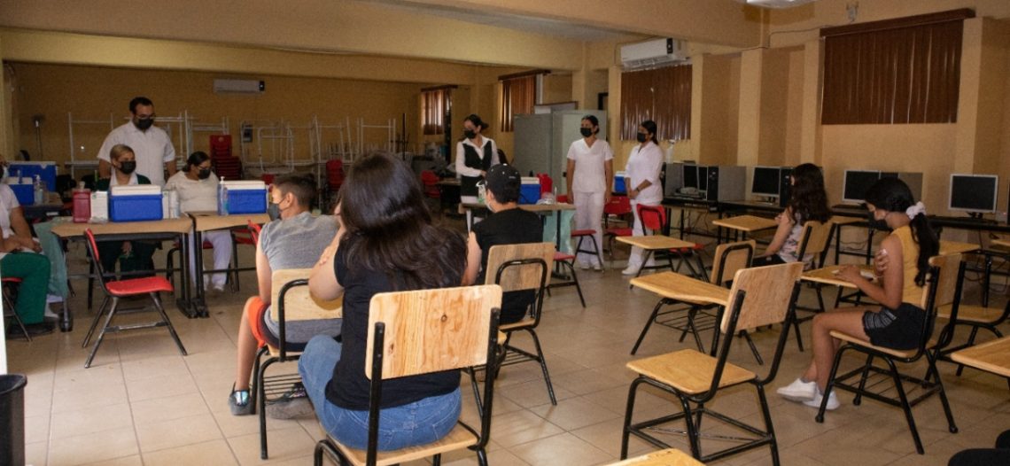 Inicia este lunes vacunación contra Covid-19 en planteles de educación básica