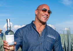Dwayne Johnson abre nueva destilería