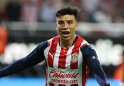 Chivas arrolla a Pumas para acceder a la liguilla