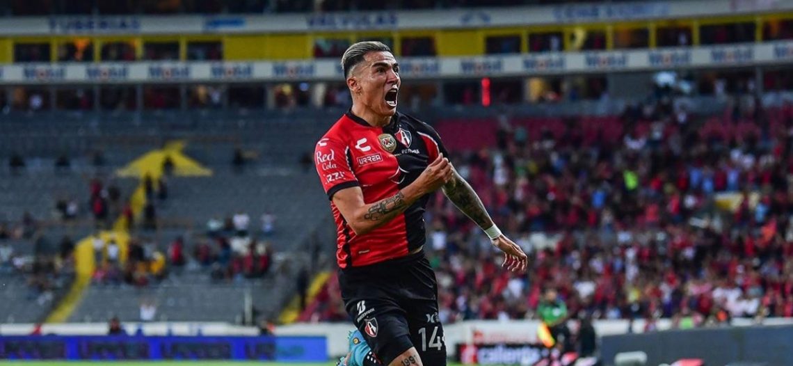 Atlas golea a Tigres y pone un pie en la final
