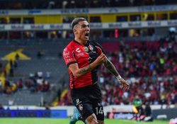 Atlas golea a Tigres y pone un pie en la final