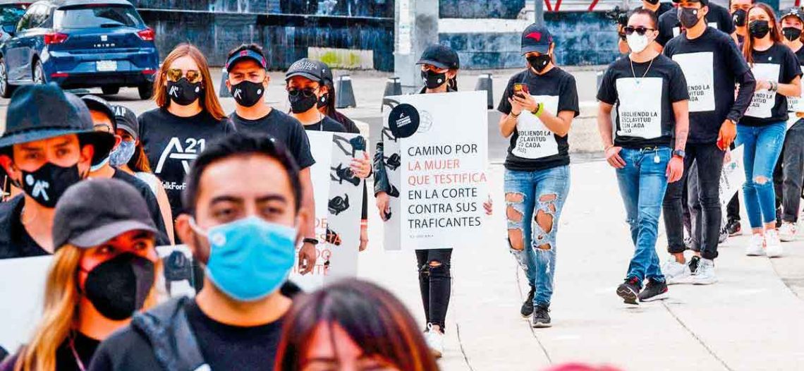 Buscan castigar hasta con 45 años de prisión a quien enamore con fines de trata