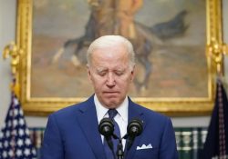 Ordena Biden izar bandera de EU a media asta por víctimas de tiroteo en Texas