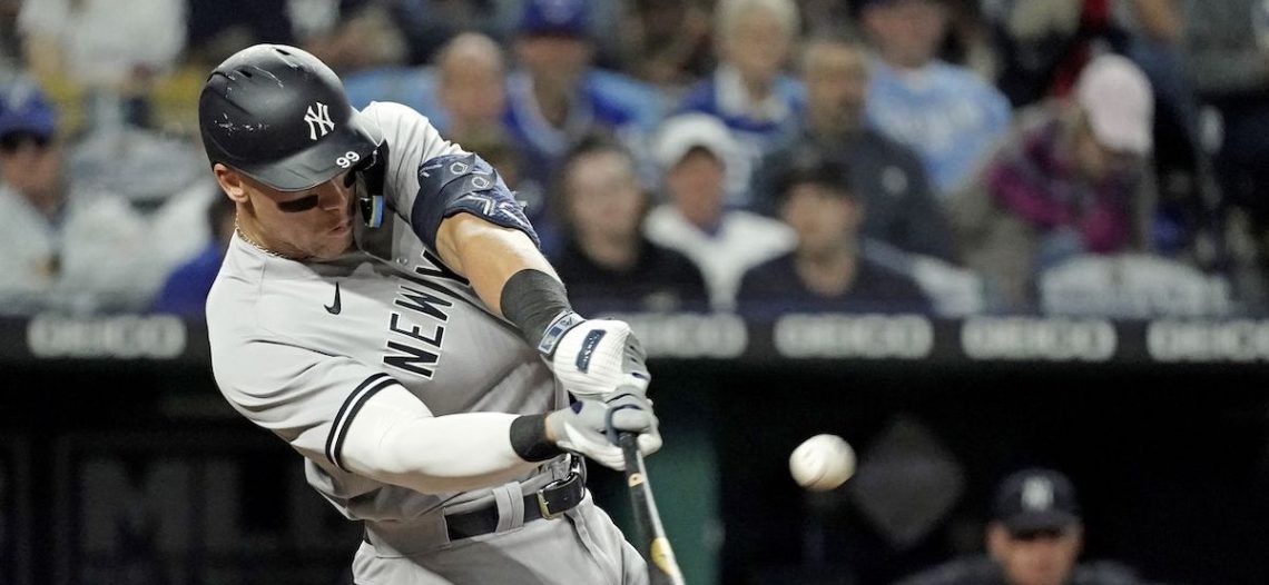 Yanquis vencen a Reales con jonrones de Judge