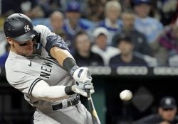 Yanquis vencen a Reales con jonrones de Judge