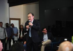 Al sacar las vías del ferrocarril nos adelantaremos 50 años al crecimiento de Nogales: gobernador Alfonso Durazo