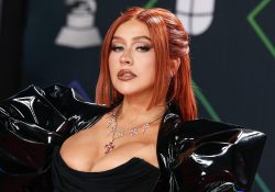 Christina Aguilera rinde homenaje a Vicente Fernández con “La Reina”