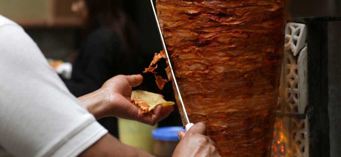 Niño de 12 años intenta asaltar puesto de tacos y gorditas