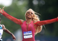Sha’Carri Richardson vuelve a las pistas con llamativo look