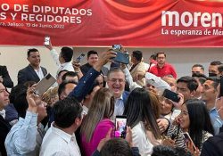 Ebrard presume que tiene ventaja en encuestas para ir por la presidencia en 2024