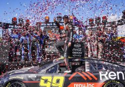 El mexicano Daniel Suárez hace historia en la NASCAR Cup