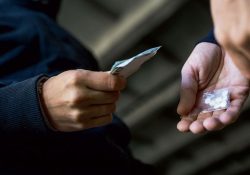 Aumentó en 2020 la participación de mujeres en narcomenudeo, según INEGI